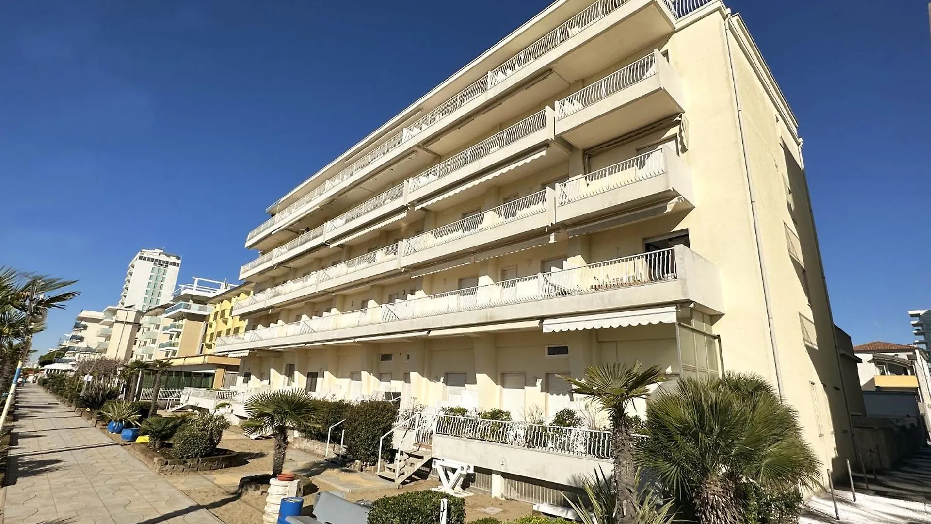 Fronte Mare, Piscina - Residence Grifone Lido di Jesolo